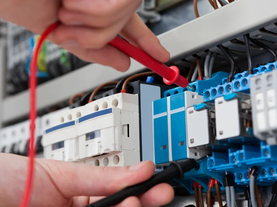 Dépannage électrique par un électricien à Paris